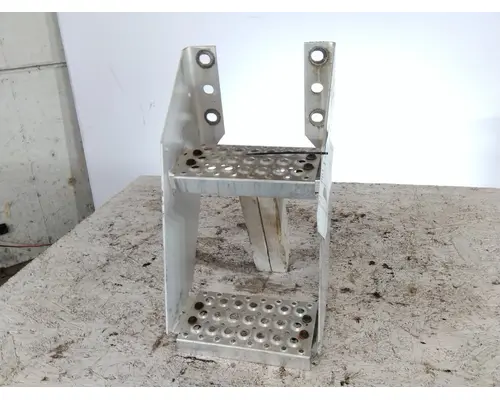 INTERNATIONAL LT FRAME STEP