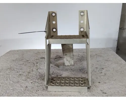 INTERNATIONAL LT FRAME STEP