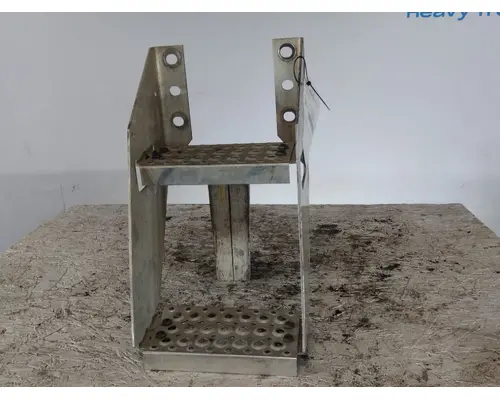 INTERNATIONAL LT FRAME STEP