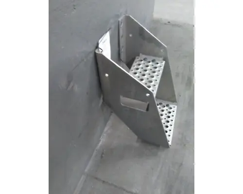 INTERNATIONAL LT FRAME STEP