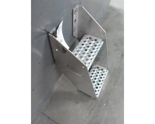 INTERNATIONAL LT FRAME STEP