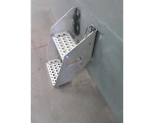 INTERNATIONAL LT FRAME STEP