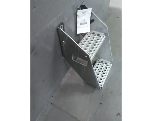 INTERNATIONAL LT FRAME STEP
