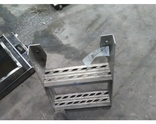 INTERNATIONAL LT FRAME STEP