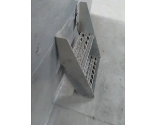 INTERNATIONAL LT FRAME STEP