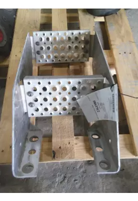 INTERNATIONAL LT FRAME STEP
