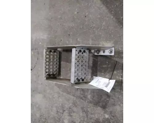 INTERNATIONAL LT FRAME STEP