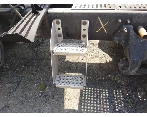 INTERNATIONAL LT FRAME STEP