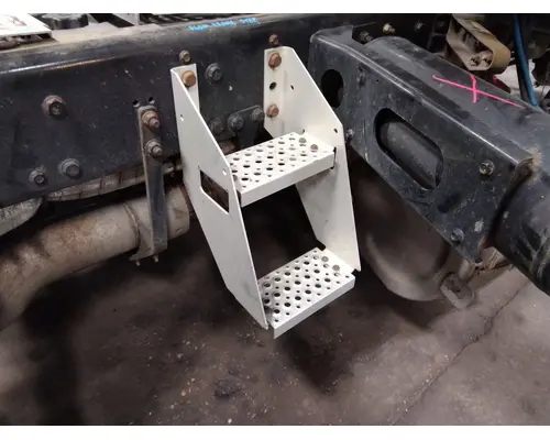 INTERNATIONAL LT FRAME STEP