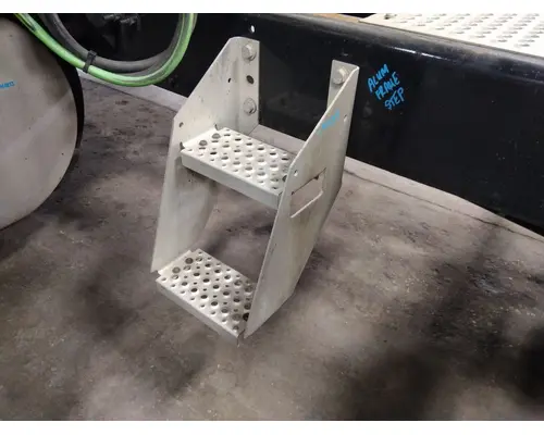 INTERNATIONAL LT FRAME STEP