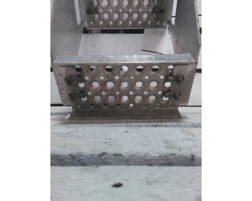 INTERNATIONAL LT FRAME STEP