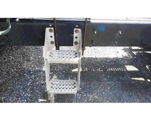 INTERNATIONAL LT FRAME STEP