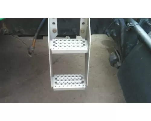INTERNATIONAL LT FRAME STEP
