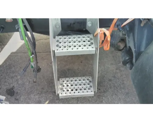 INTERNATIONAL LT FRAME STEP