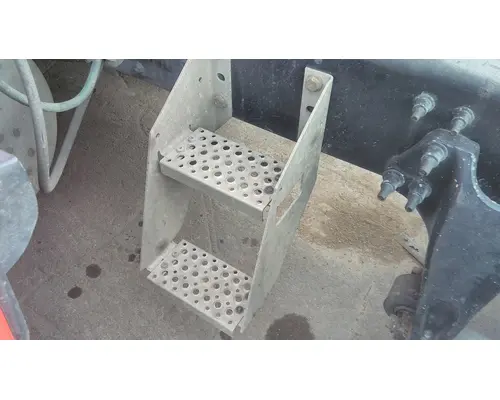 INTERNATIONAL LT FRAME STEP