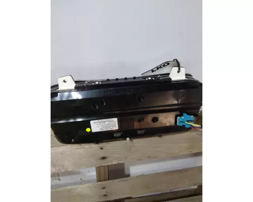 INTERNATIONAL LT GAUGE CLUSTER