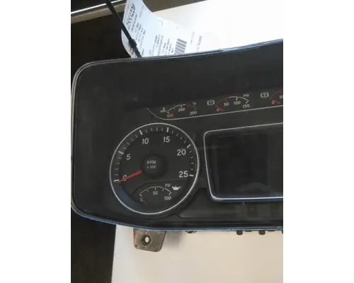 INTERNATIONAL LT GAUGE CLUSTER