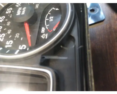 INTERNATIONAL LT GAUGE CLUSTER