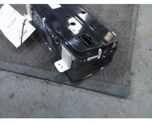 INTERNATIONAL LT GAUGE CLUSTER