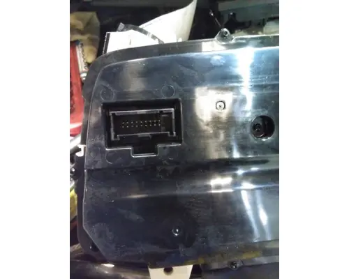 INTERNATIONAL LT GAUGE CLUSTER