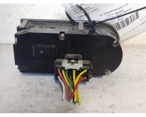 INTERNATIONAL LT HEADLAMP SWITCH