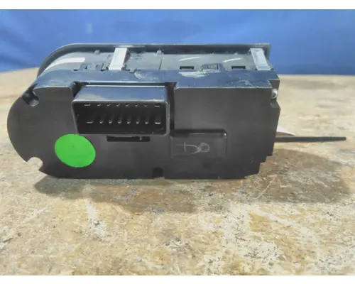 INTERNATIONAL LT HEADLAMP SWITCH