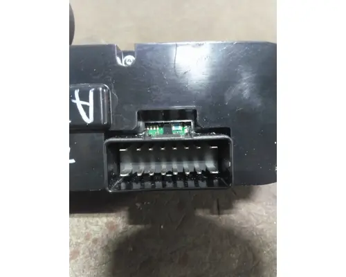 INTERNATIONAL LT HEADLAMP SWITCH