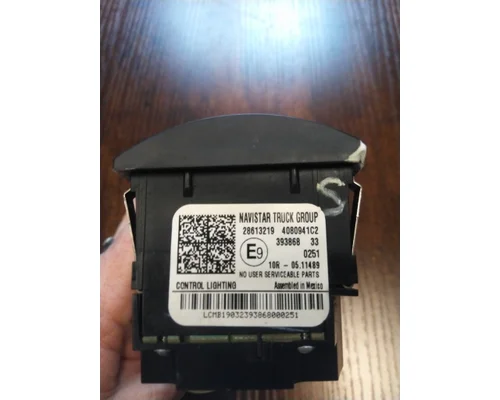 INTERNATIONAL LT HEADLAMP SWITCH