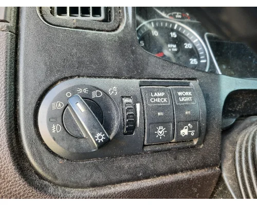 INTERNATIONAL LT HEADLAMP SWITCH