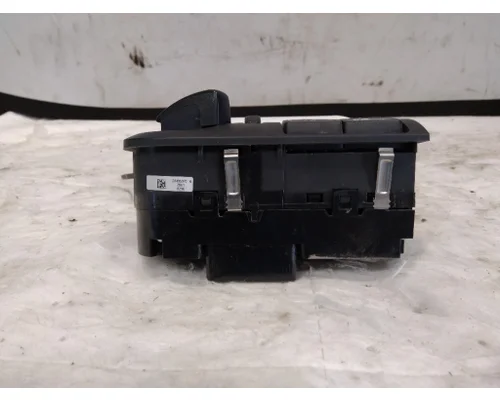 INTERNATIONAL LT HEADLAMP SWITCH