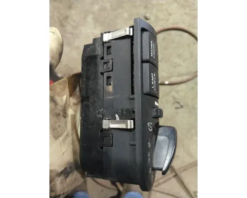 INTERNATIONAL LT HEADLAMP SWITCH