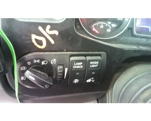 INTERNATIONAL LT HEADLAMP SWITCH