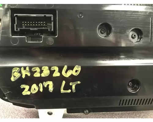 INTERNATIONAL LT Instrument Cluster