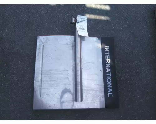 INTERNATIONAL LT MUD FLAP