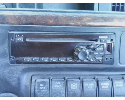 INTERNATIONAL LT RADIO AMFMBLUETOOTH