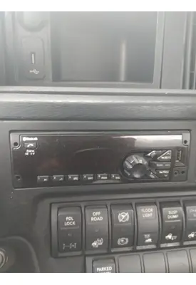 INTERNATIONAL LT RADIO AM/FM/BLUETOOTH