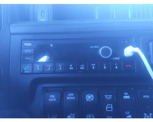 INTERNATIONAL LT RADIO AMFMBLUETOOTH