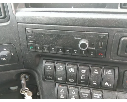 INTERNATIONAL LT RADIO AMFMBLUETOOTH