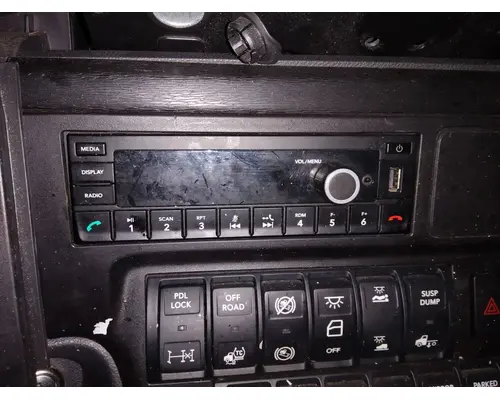 INTERNATIONAL LT RADIO AMFMBLUETOOTH