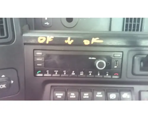 INTERNATIONAL LT RADIO AMFMBLUETOOTH