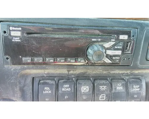 INTERNATIONAL LT RADIO AMFMBLUETOOTH