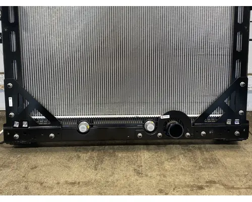 INTERNATIONAL LT Radiator