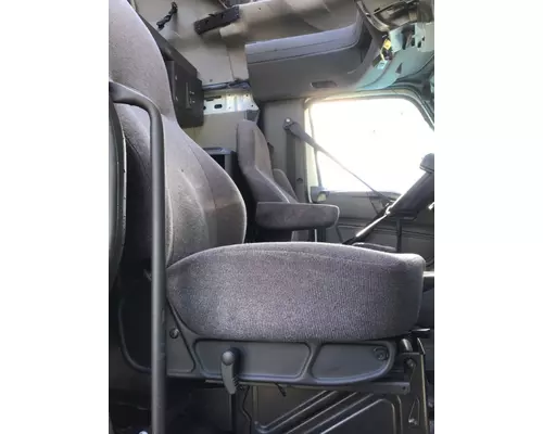 INTERNATIONAL LT SEAT, FRONT