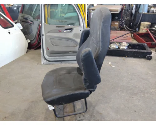 INTERNATIONAL LT SEAT, FRONT