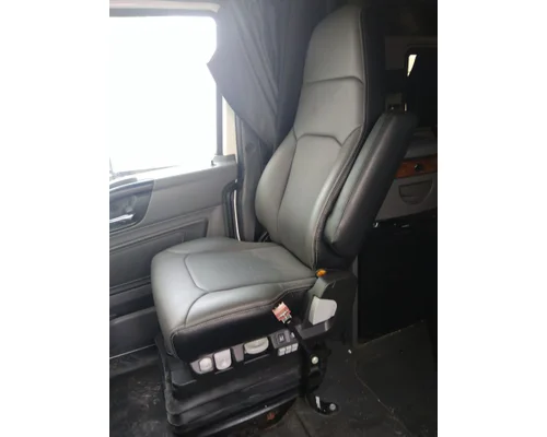 INTERNATIONAL LT SEAT, FRONT