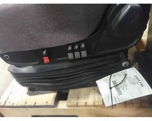 INTERNATIONAL LT SEAT, FRONT