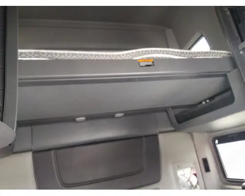 INTERNATIONAL LT SLEEPER BUNK