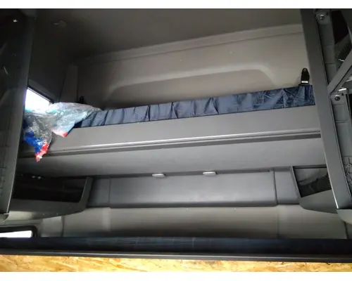 INTERNATIONAL LT SLEEPER BUNK