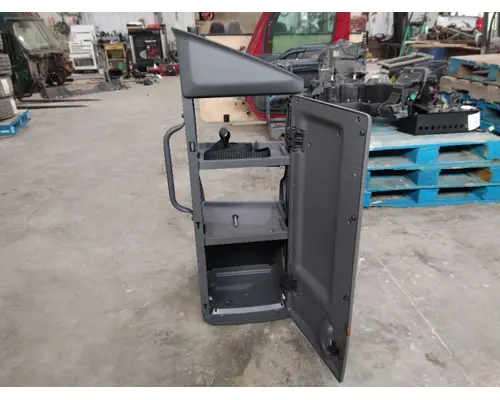 INTERNATIONAL LT SLEEPER CLOSET