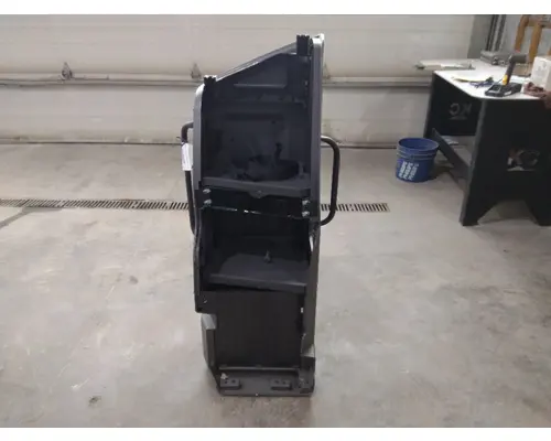 INTERNATIONAL LT SLEEPER CLOSET